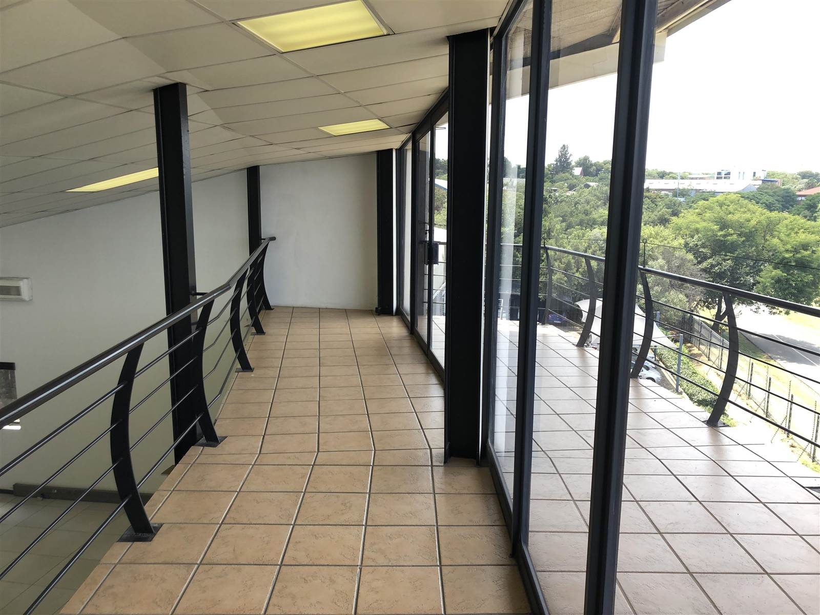 330  m² Commercial space in Kyalami photo number 22