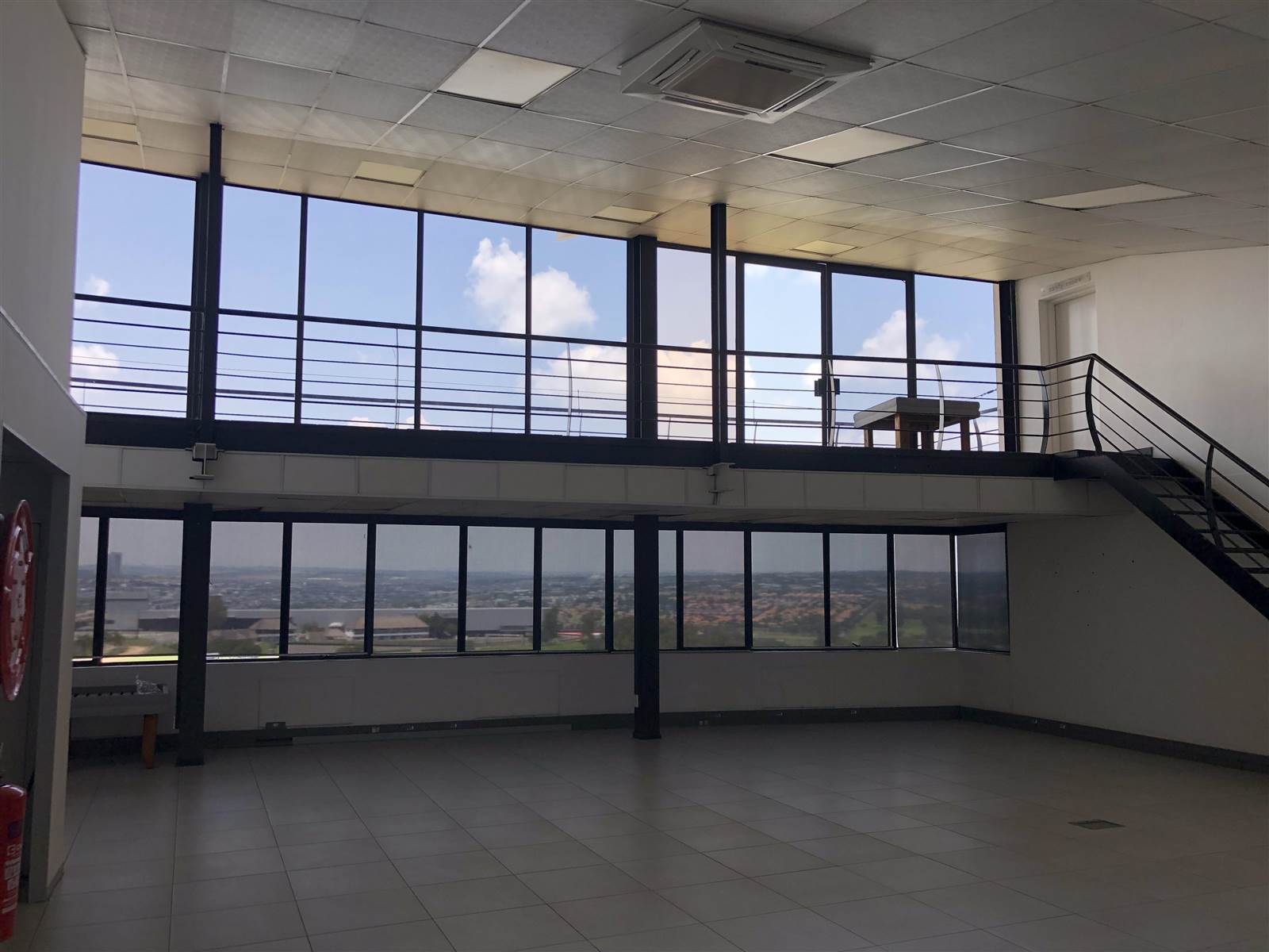 330  m² Commercial space in Kyalami photo number 13