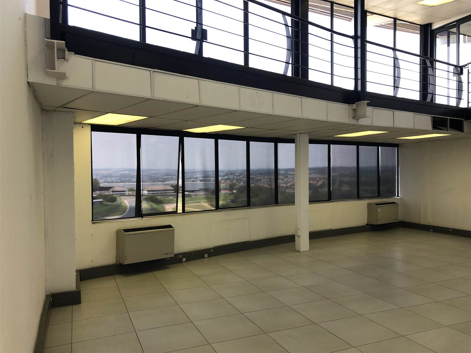 330  m² Commercial space in Kyalami photo number 28