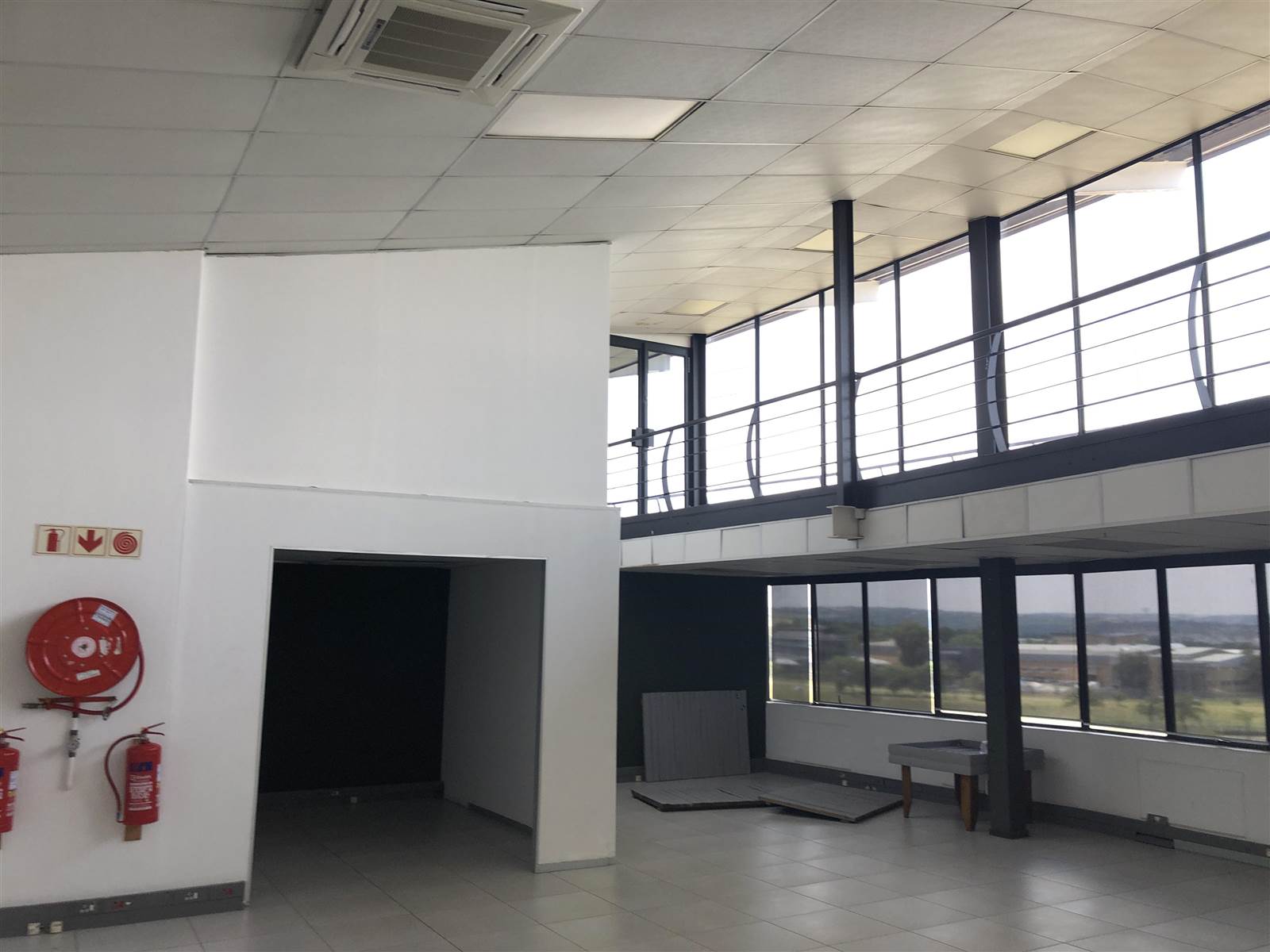 330  m² Commercial space in Kyalami photo number 6