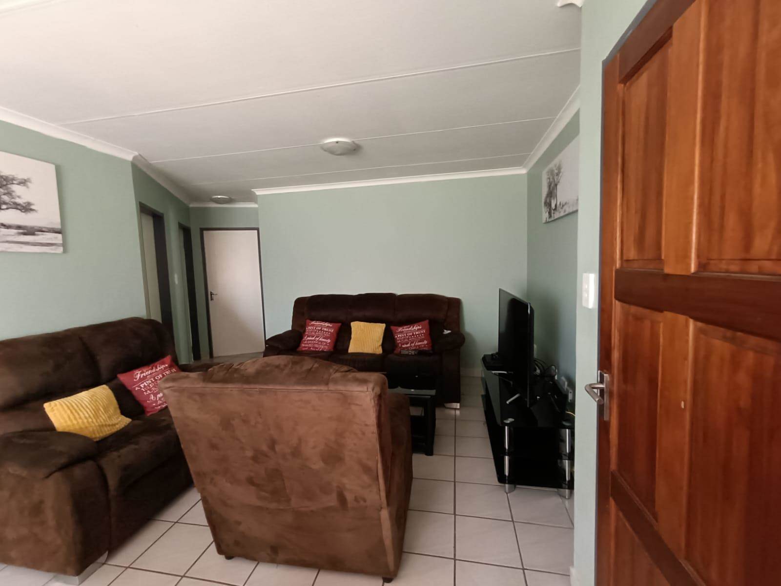 3 Bed Townhouse in Secunda photo number 12