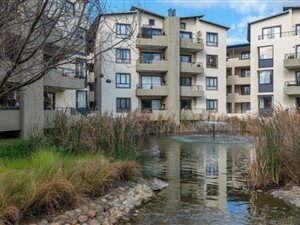 Apartment in Somerset West Central