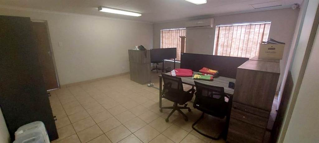 632  m² Commercial space in Rustenburg Central photo number 13