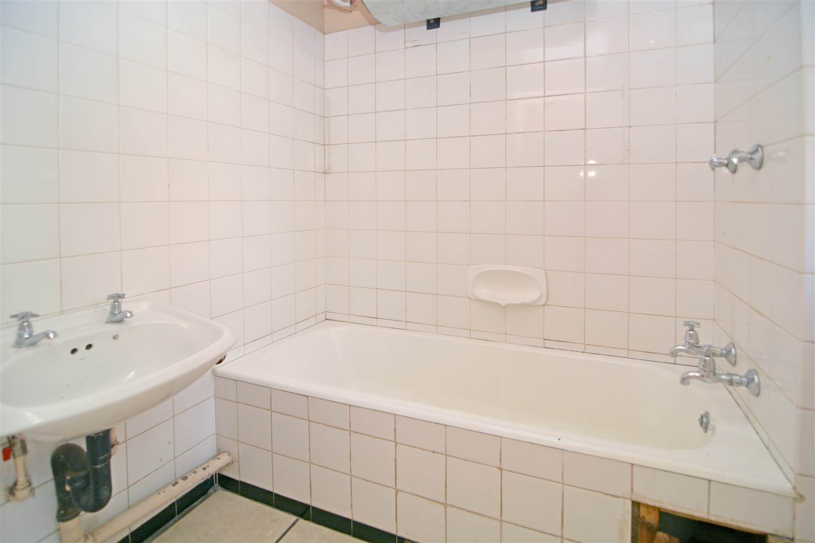 Studio Apartment in Hillbrow photo number 10