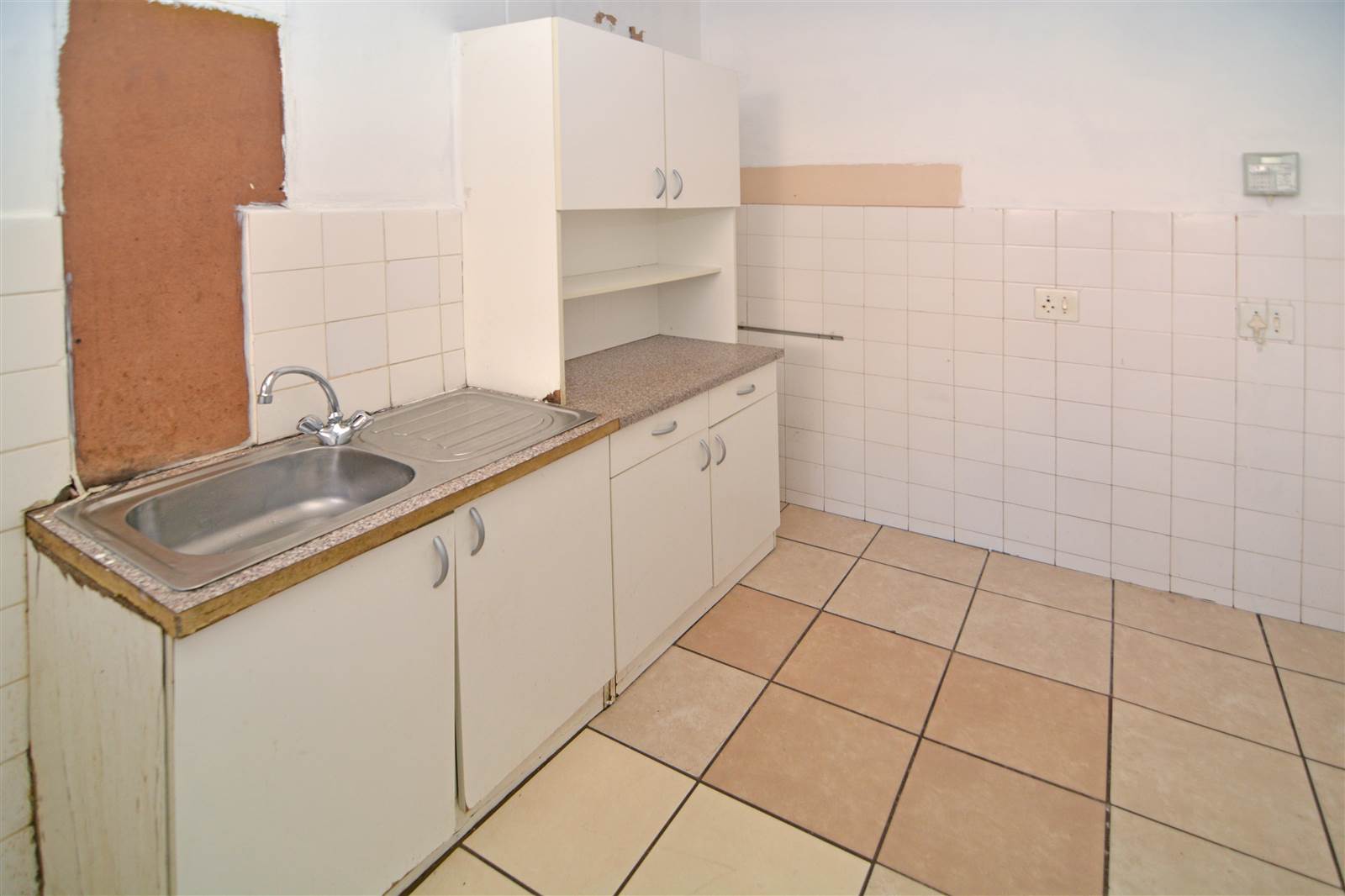 Studio Apartment in Hillbrow photo number 9