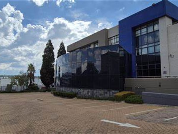 753.599975585938  m² Commercial space in Sunninghill