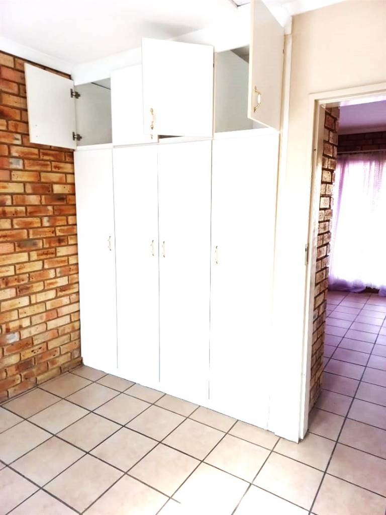 1 Bed Apartment in Parys photo number 7