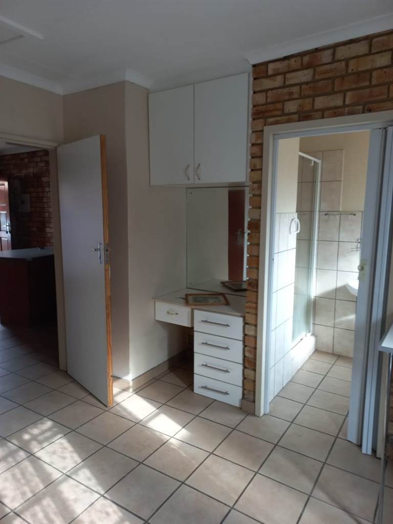1 Bed Apartment in Parys photo number 10