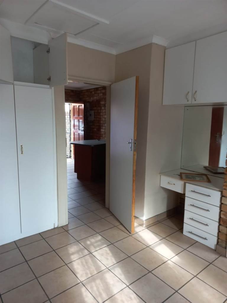 1 Bed Apartment in Parys photo number 6