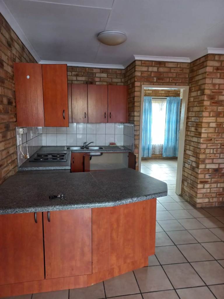 1 Bed Apartment in Parys photo number 2