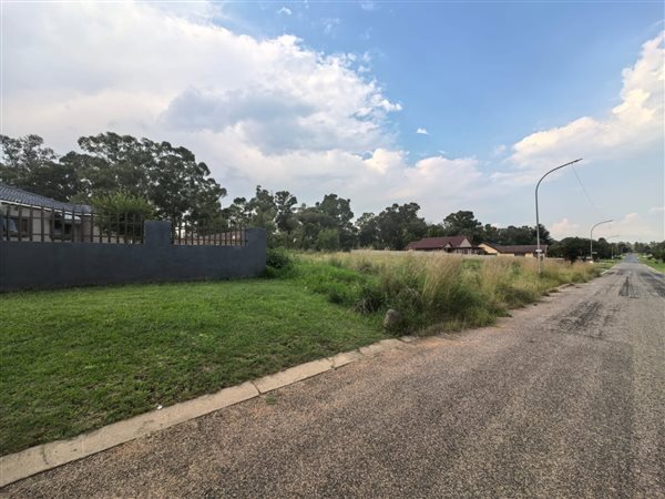 1 000 m² Land
