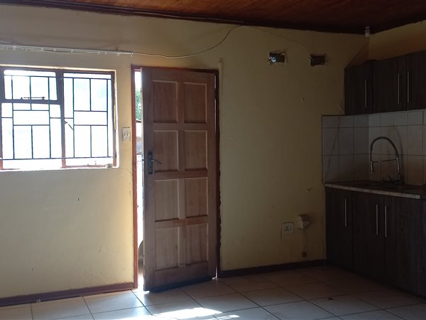 2 Bed Apartment To Rent In Vryburg 