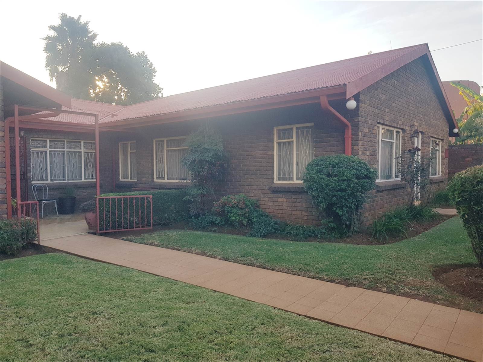7 Bed House in Laudium photo number 3