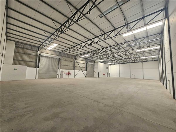 975  m² Industrial space