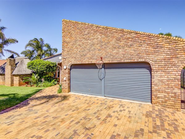 4 Bedroom House 4 Bedroom House