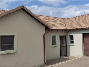 3 Bed Duet in Thatchfield