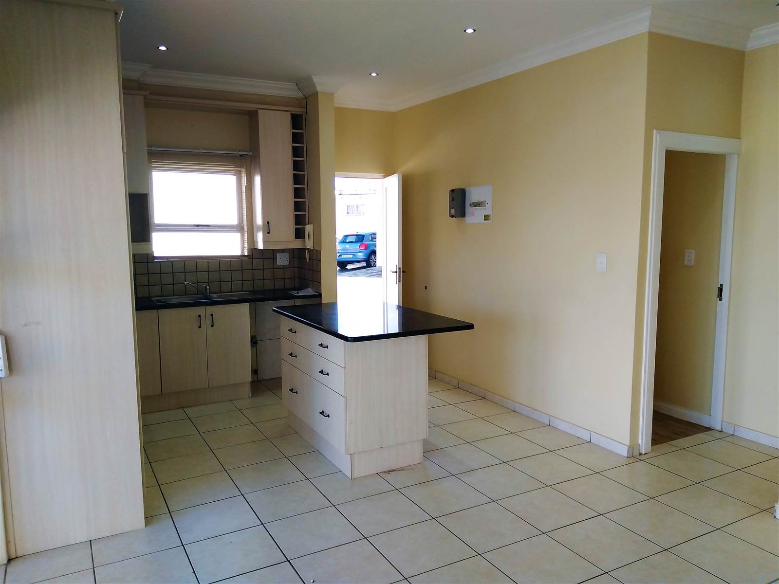 3 Bed Townhouse in Jeffreys Bay photo number 4