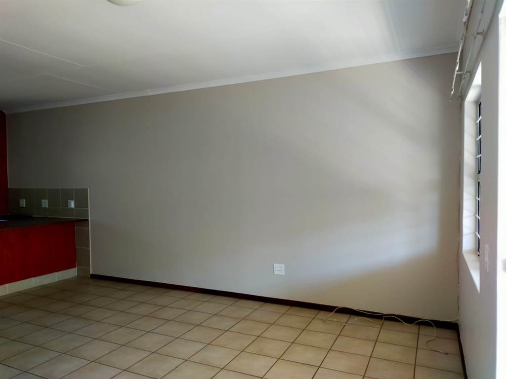 2 Bed Apartment in Annlin photo number 25