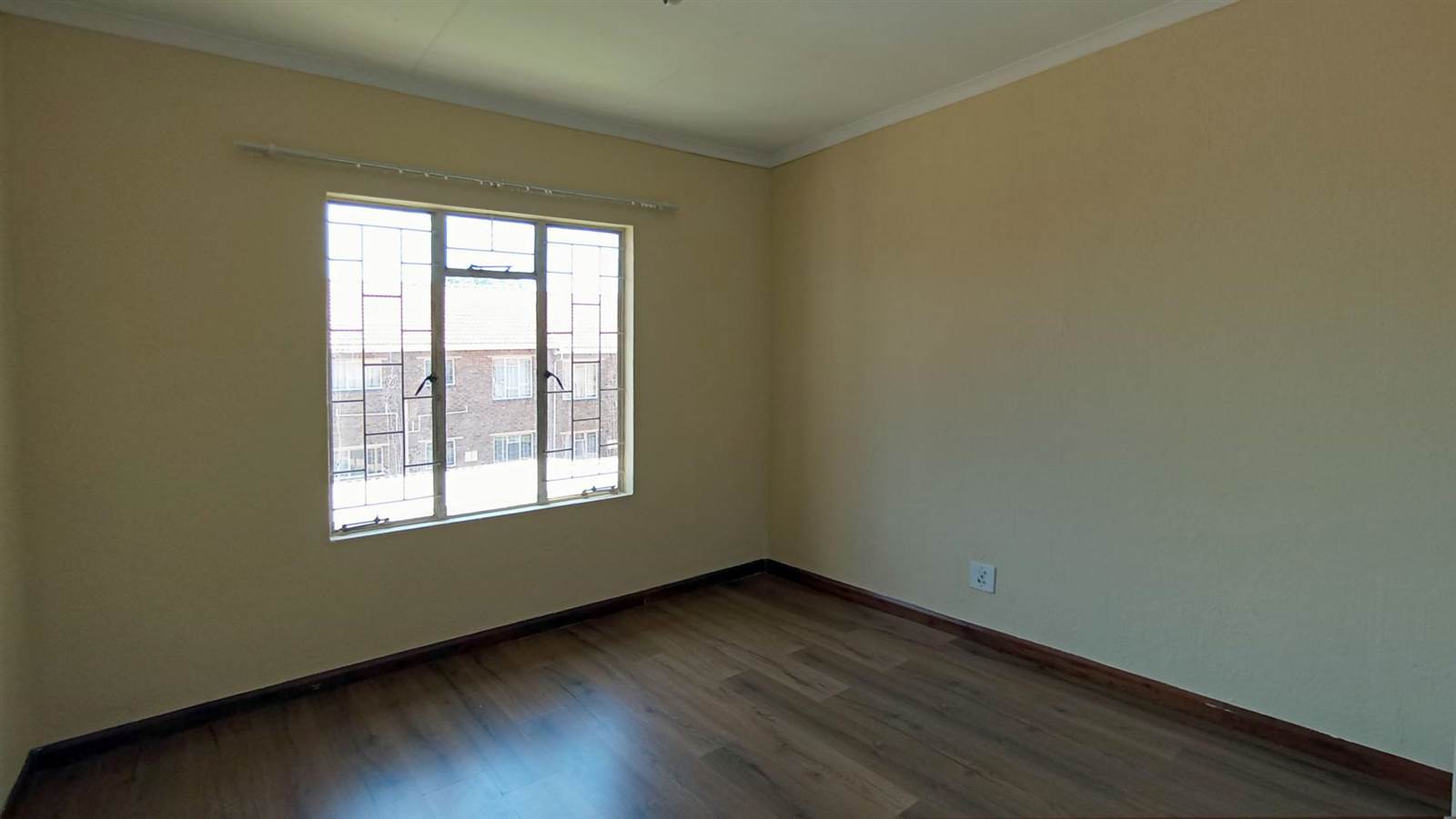 2 Bed Townhouse in Highveld photo number 12