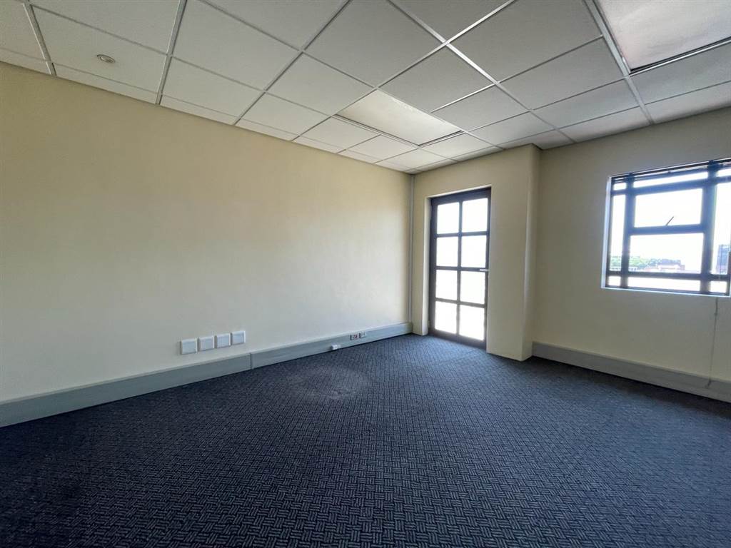 414  m² Commercial space in Milnerton Central photo number 10