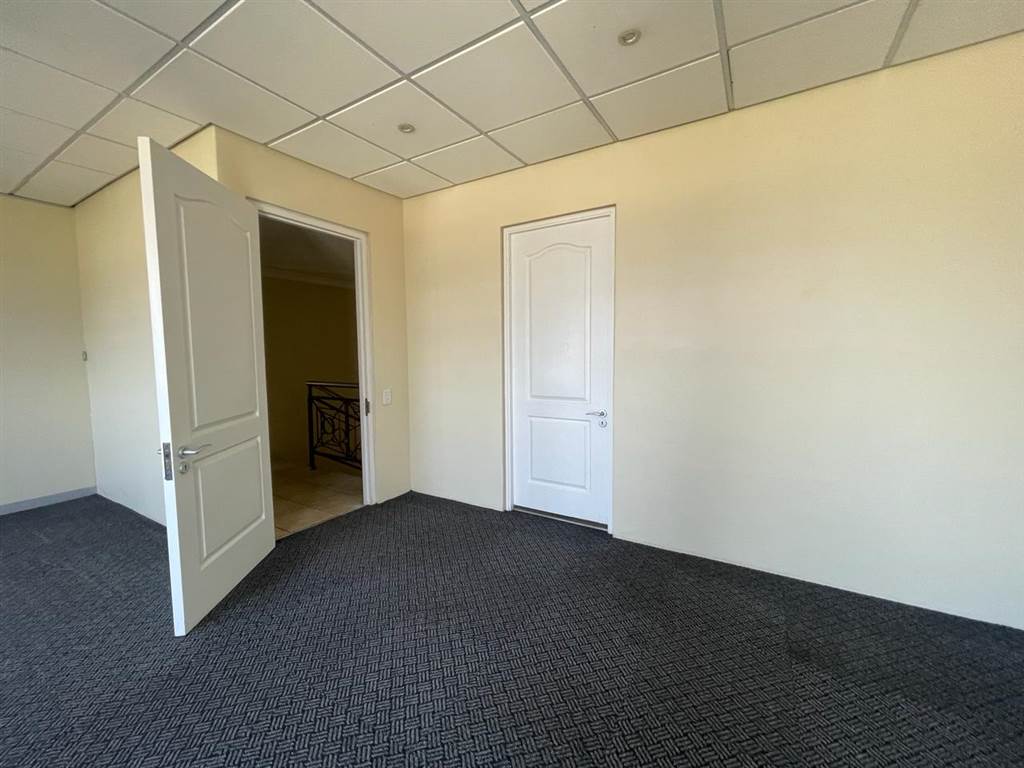 414  m² Commercial space in Milnerton Central photo number 17