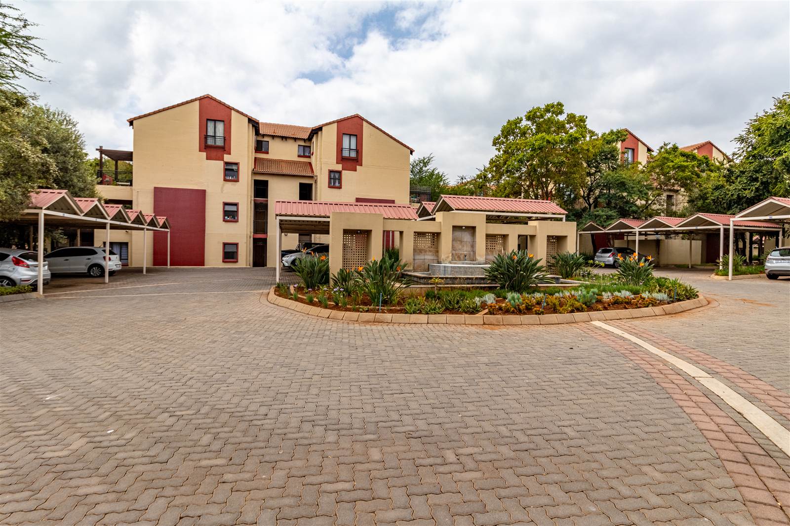1 Bed Apartment in Oukraal Estate photo number 1