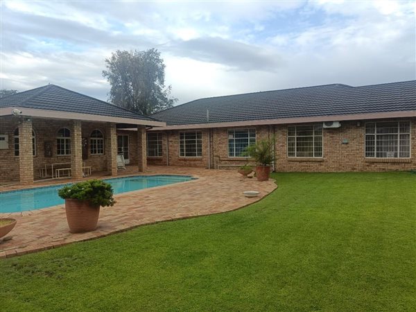 4 Bedroom House 4 Bedroom House