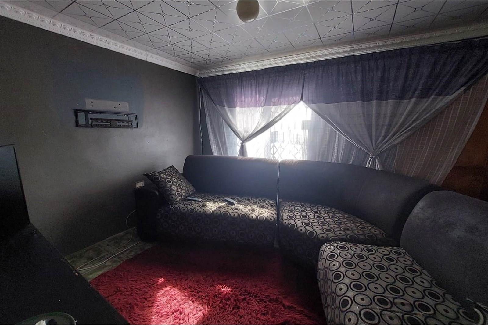 2 Bed House in Mdantsane photo number 2
