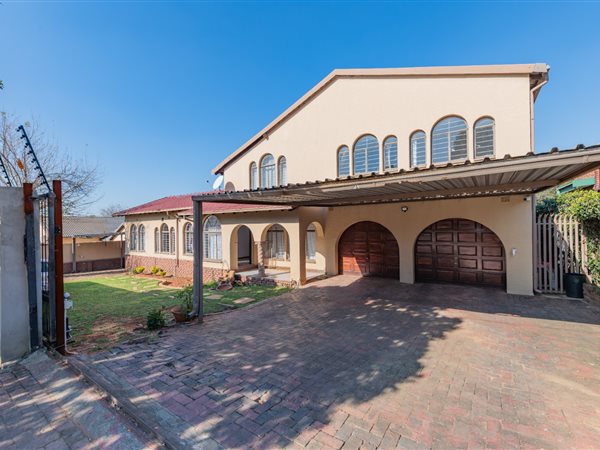 5 Bedroom House 5 Bedroom House