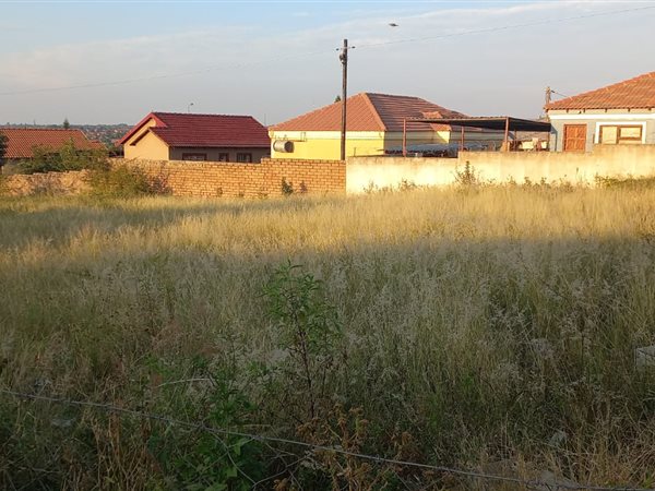 330 m² Land available in Mabopane