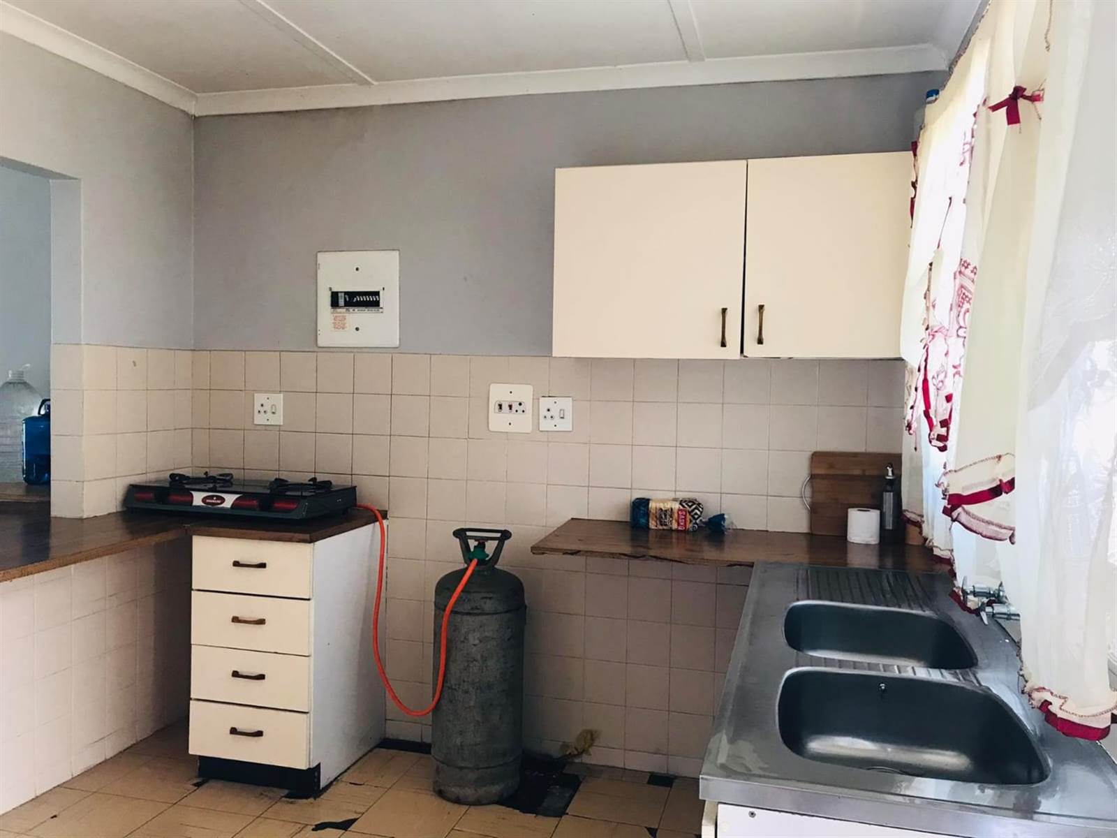 2 Bed Apartment in Thaba Nchu photo number 4