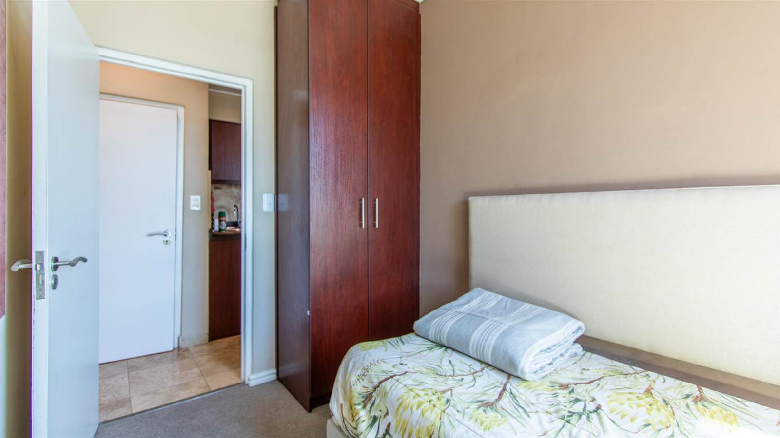 2 Bed Apartment in Paarl Central West photo number 14