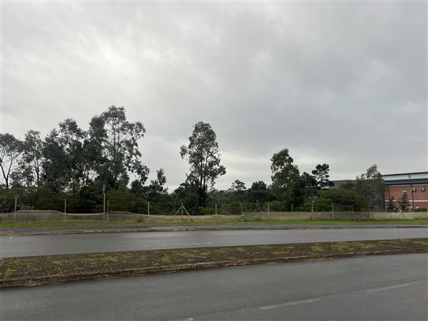 5601 m² Land available in Beacon Bay