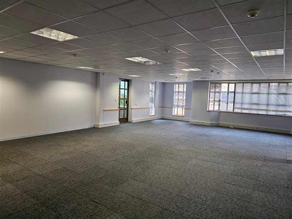 181  m² Office Space in Bryanston