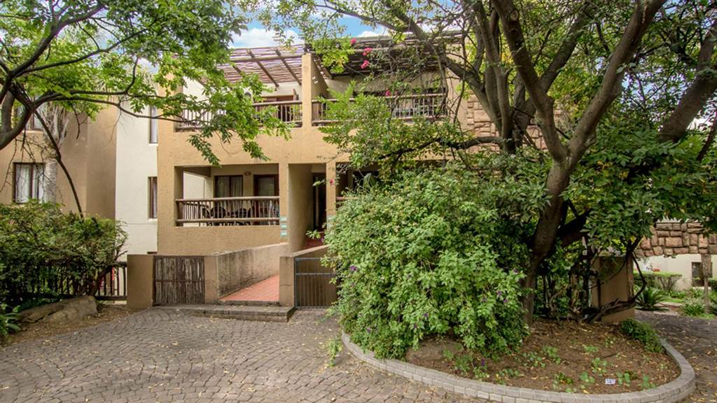 2 Bed Townhouse in Jukskei Park photo number 15