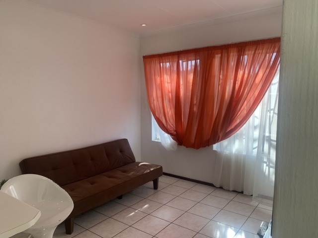 3 Bed Townhouse in Bezuidenhout Valley photo number 4