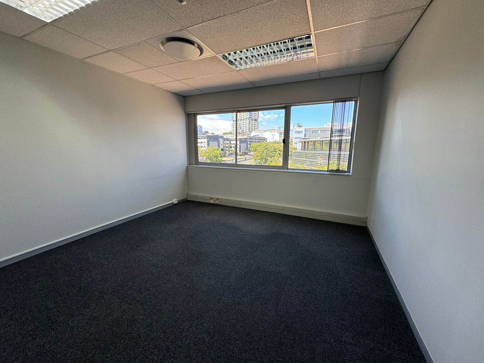 30  m² Commercial space in Sandown photo number 10