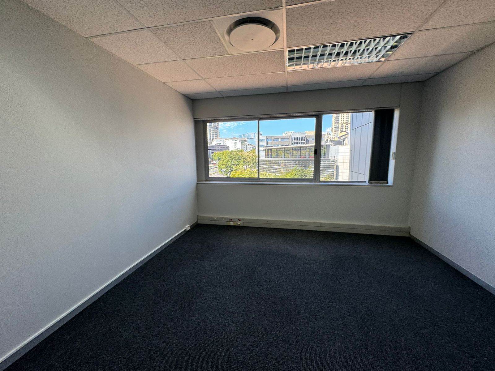 30  m² Commercial space in Sandown photo number 12