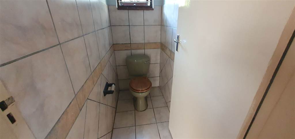 4 Bed House in Umtentweni photo number 17