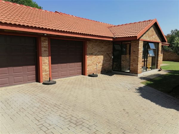 3 Bed House in Golf Park