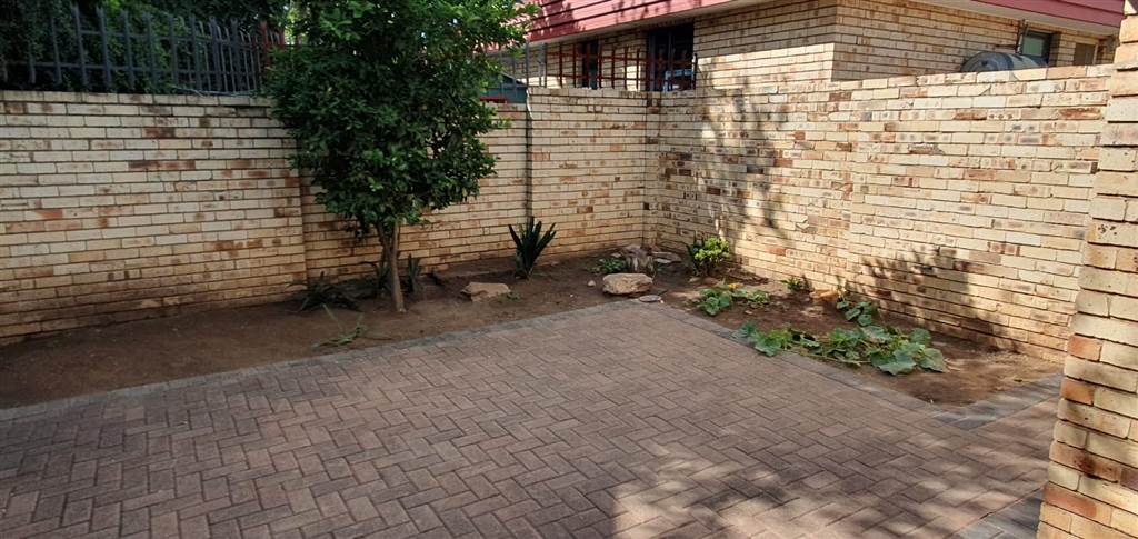 2 Bed Townhouse in Parys photo number 13