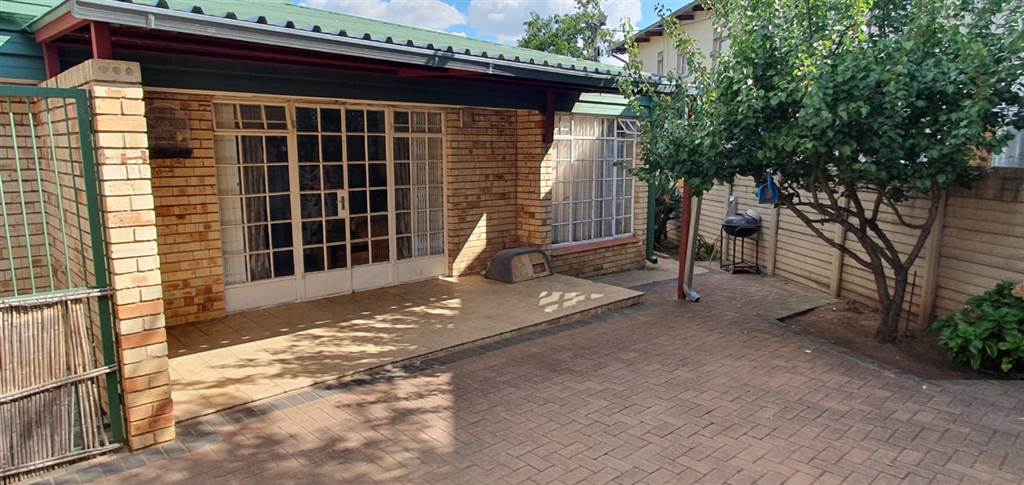 2 Bed Townhouse in Parys photo number 11