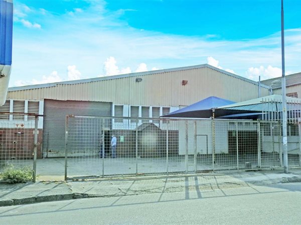 530  m² Industrial space in Jacobs