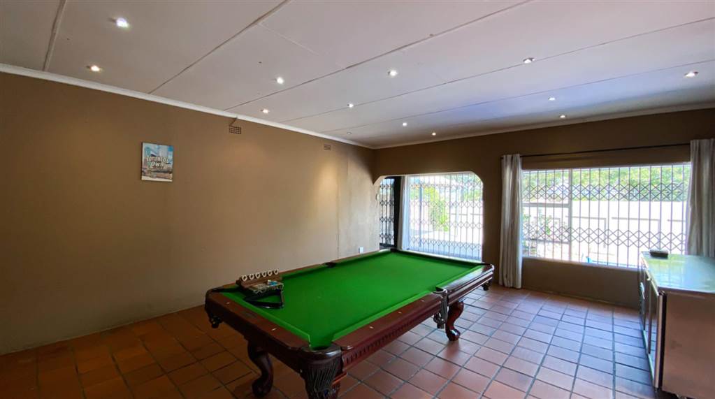 6 Bed House in Marais Steyn Park photo number 25