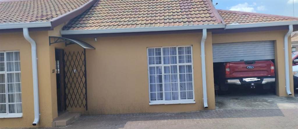 2 Bed Townhouse in Secunda photo number 3