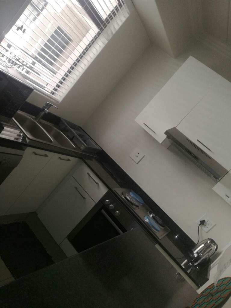1 Bed Apartment in Umhlanga Rocks photo number 5