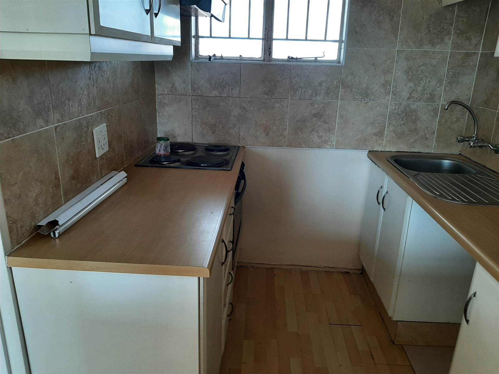 1 Bed Flat in Essenwood photo number 9