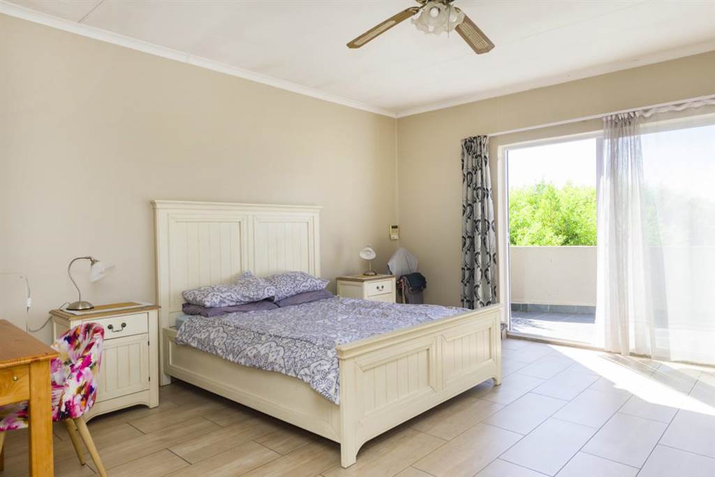 5 Bed House in Marais Steyn Park photo number 9