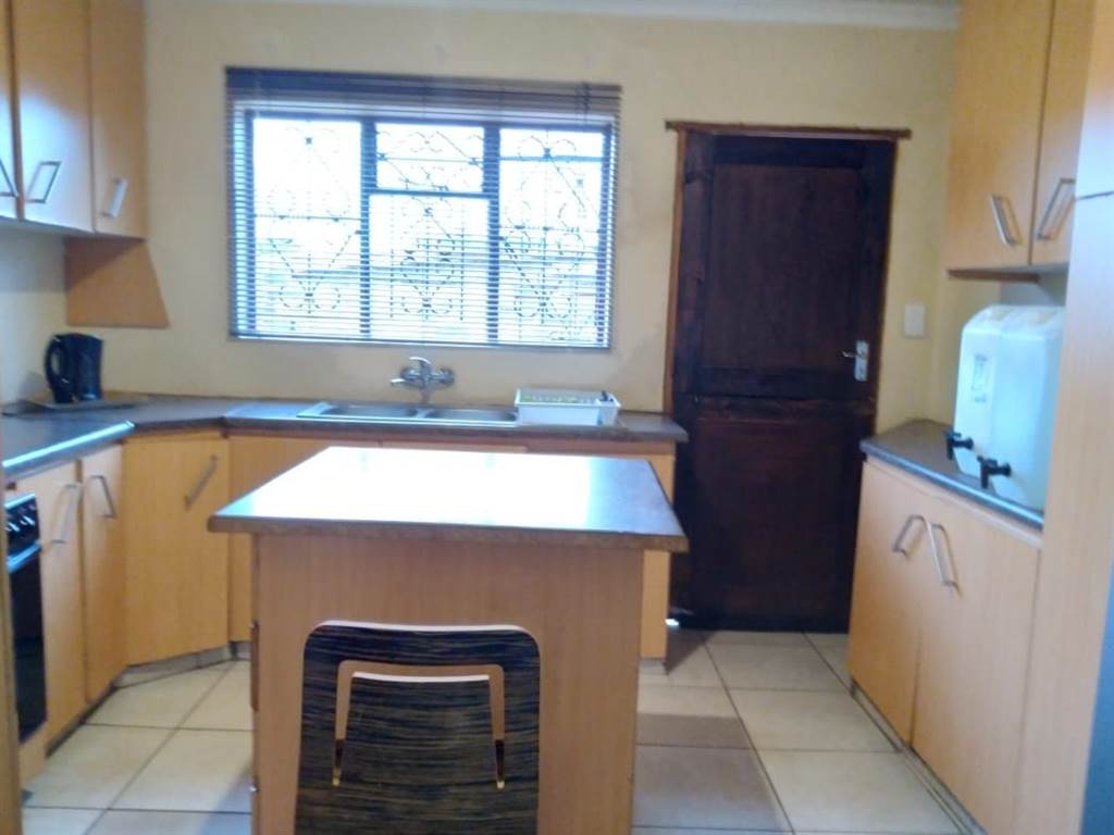 3 Bed House in Ikageng photo number 11