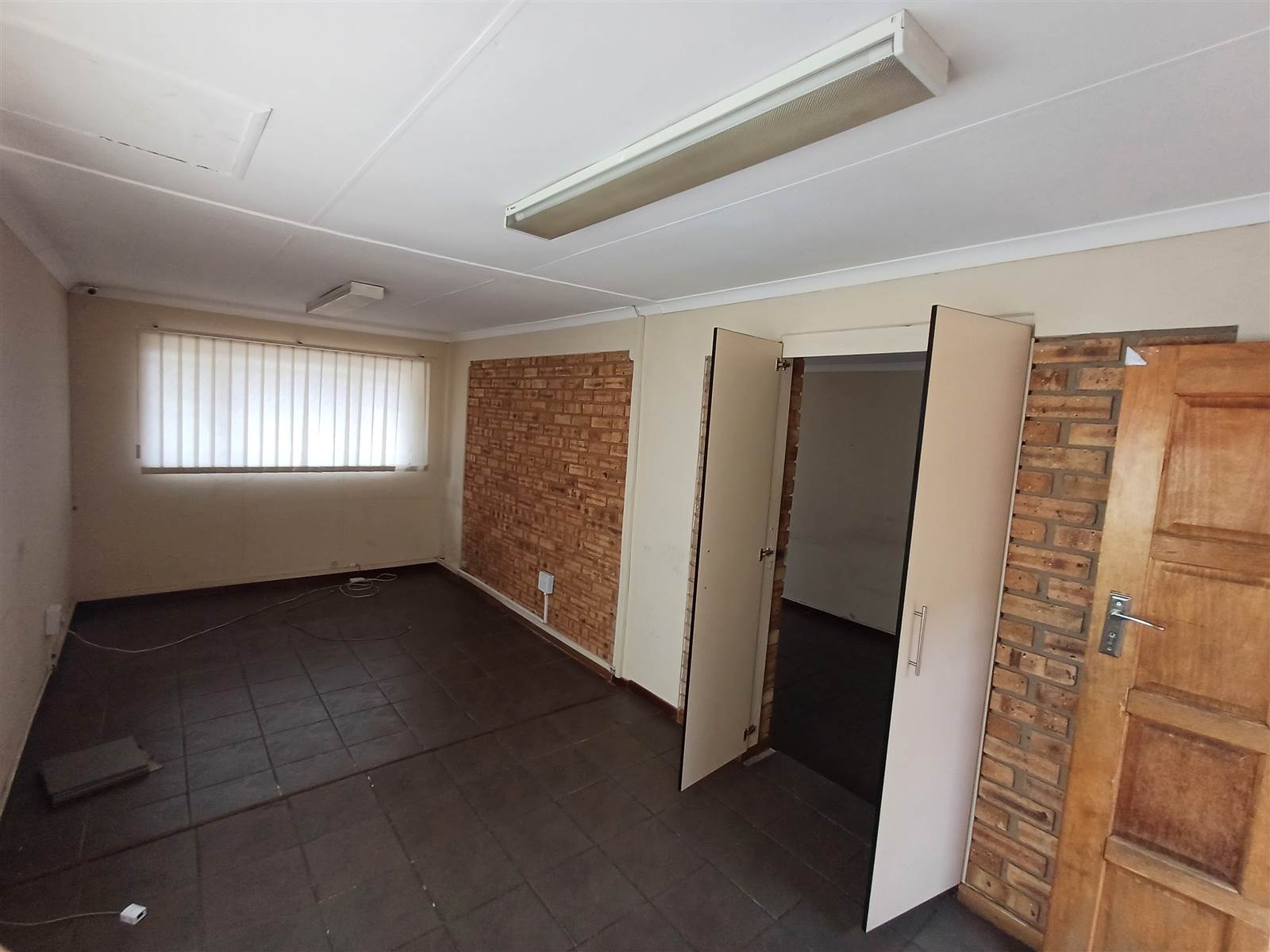 289  m² Commercial space in Rooihuiskraal photo number 20